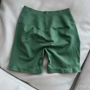 ALPHALETE BNWOT amplify short 4.5”